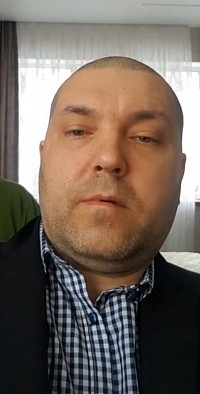 Здравствуйте.  Вы обратились в центр “Alba” Я - Виталий Обухов.  Как вы понимаете, мои методы терапии - нетрадиционные. Прошу заметить, мы НЕ ПРОТИВ больниц и врачей, в борьбе за жизнь нужно хвататься за все шансы и пробовать всё. И химия иногда действительно спасает.  Мы сами работаем вместе с некоторыми клиниками онлайн.  Анализы, снимки, всё идет через стандартную медицину.